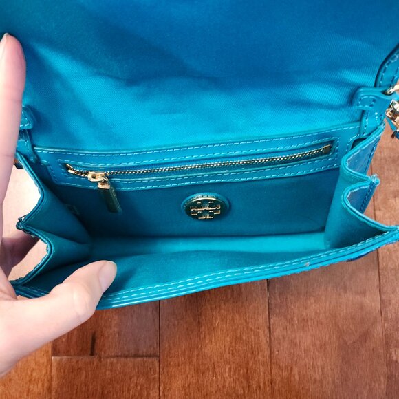 Tory Burch logo perforated patent bad in teal - Picture 14 of 16